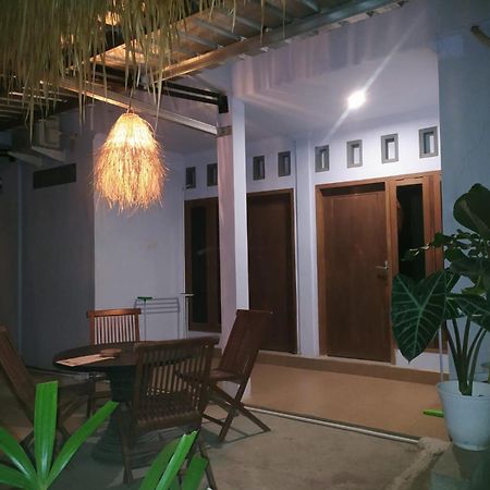 Merendeng Hostel Kuta Kuta  Exterior photo