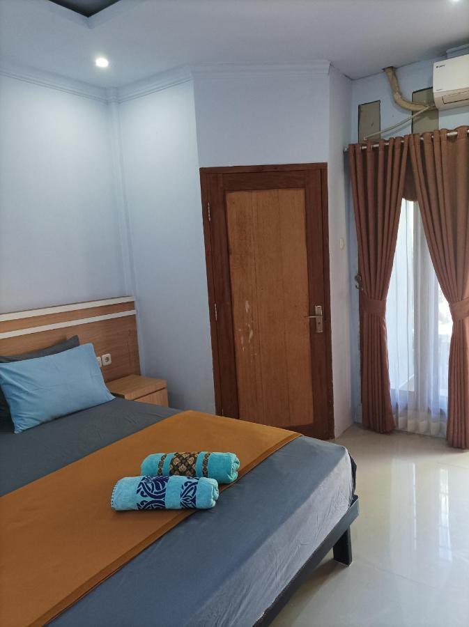 Merendeng Hostel Kuta Kuta  Exterior photo