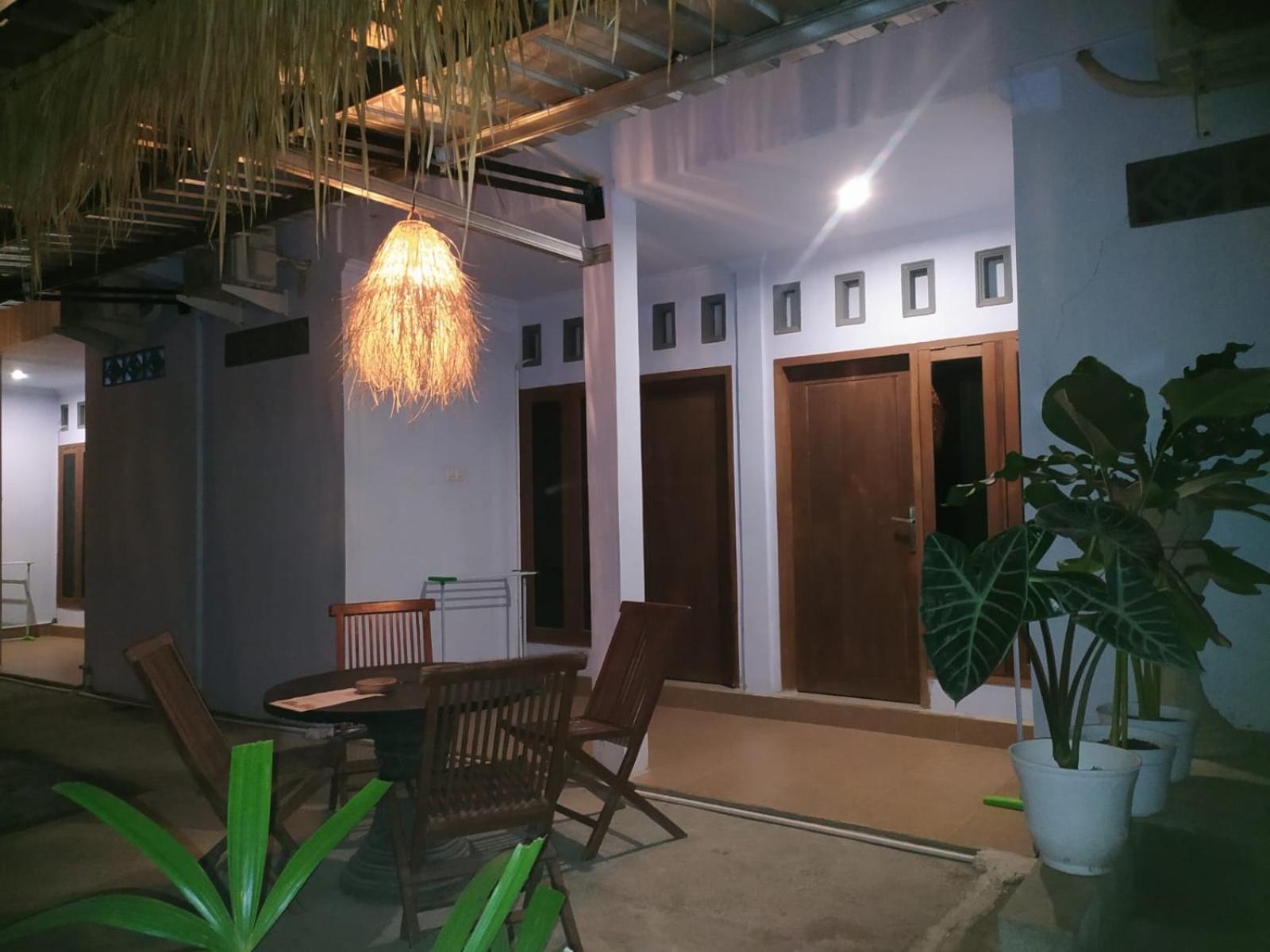 Merendeng Hostel Kuta Kuta  Exterior photo